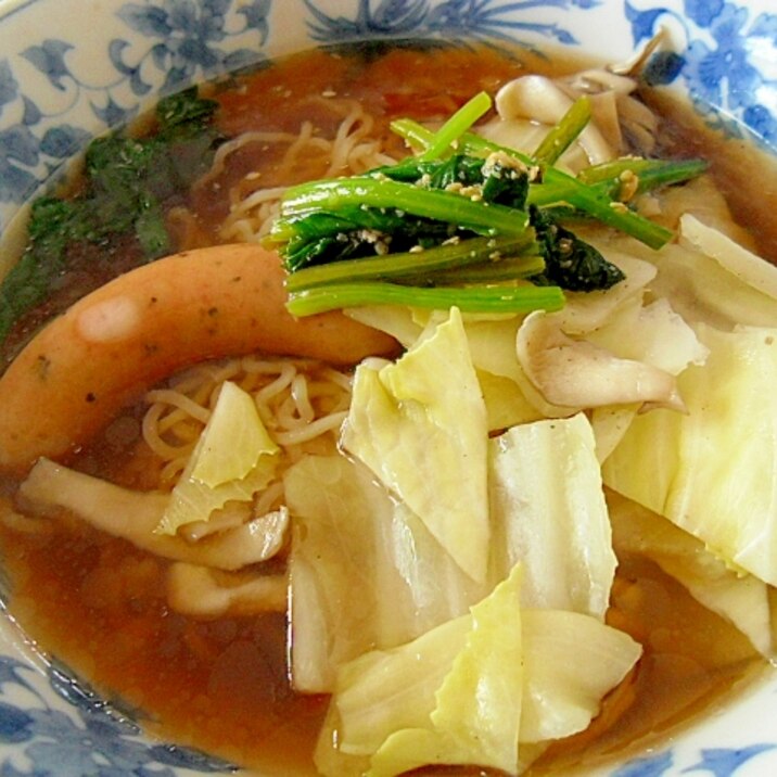 キャベツとウインナーの醤油ラーメン